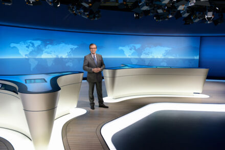 ARD/NDR, Tagesschau ab 19. April aus neuem Studio Jan Hofer im neuen Studio. © NDR/Thorsten Jander