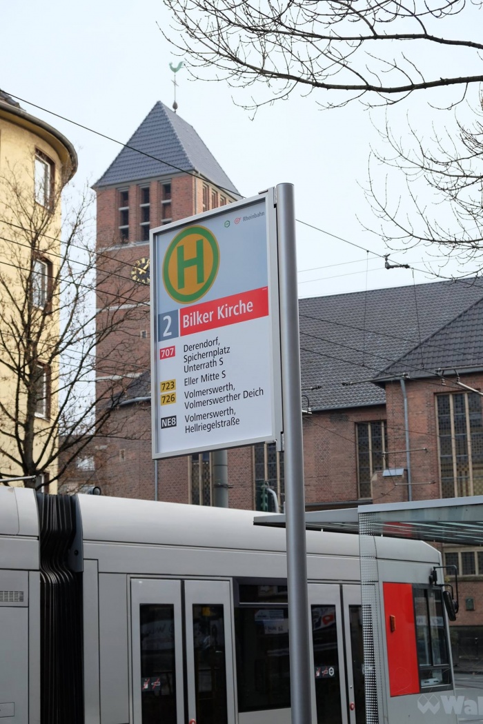 Düsseldorf Haltestellenschild (11/2016), Quelle: Rheinbahn