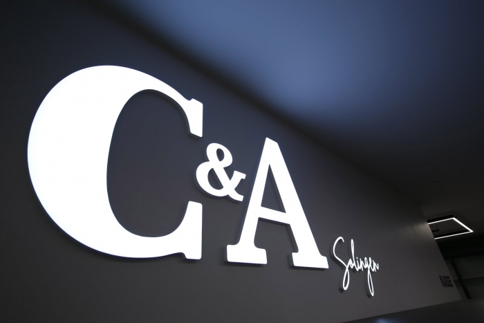 C&A Solingen – Store Design Schriftzug, Quelle: C&A