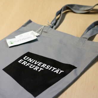 Uni Erfurt Corporate Design – Stoffbeutel mit Logo, Quelle: Uni Erfurt