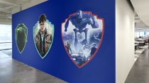 Warner Bros. Branding – Office Wall, Quelle: Pentagram