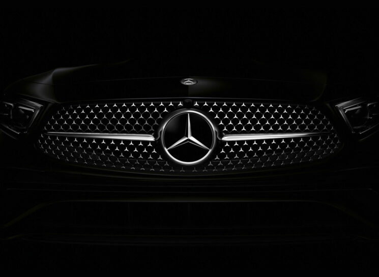 Mercedes-Stern am Fahrzeug (Front)