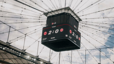 Eintracht Frankfurt Branding – Stadionanzeige, Quelle: Sherpa Design