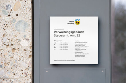 Stadt Freising Corporate Design – Geba?udekennzeichnung