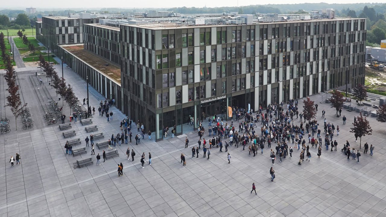 Hochschule Bielefeld Fassade Hauptgebäude Campus Nord – Entwurf: Josef Schwaiger, Quelle: HSBI,YouTube